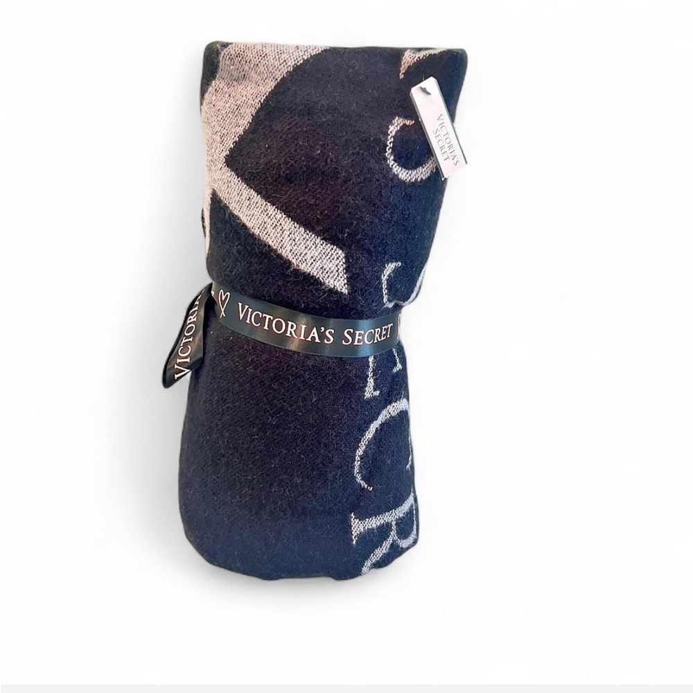 Victoria's Secret Black and White Blanket NWT - Picture 3 of 4